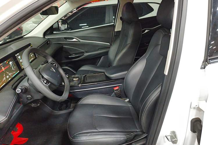 Used NETA U 2023 NETA U-Ⅱ Challenge Edition 400 U Show – Lithium Iron Phosphate Left Front Seat