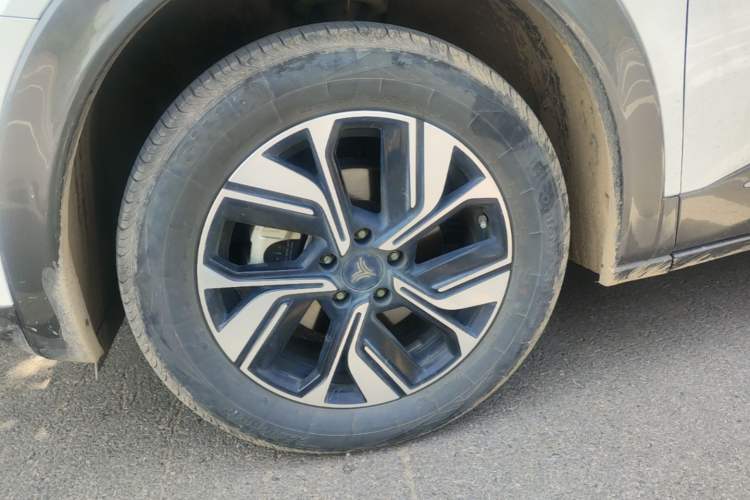 Used NETA U 2023 NETA U-Ⅱ 400 U-SHOW Edition Lithium-Ion Battery Left Front Wheel Hub