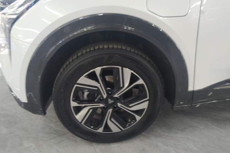 Used NETA U 2023 NETA U-Ⅱ Challenge Edition 500 U Show – Lithium Iron Phosphate Left Front Wheel Hub