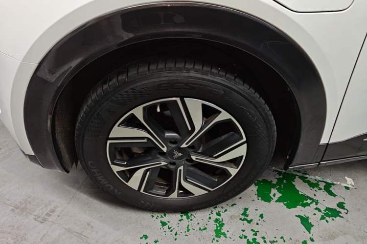 Used NETA U 2023 NETA U-Ⅱ Challenge Edition 400 Lite Ternary Lithium Left Front Wheel Hub