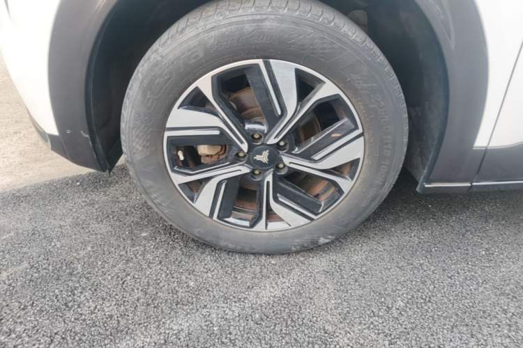 Used NETA U 2023 Neta U-Ⅱ 500 U Show Edition – Lithium Iron Phosphate Left Front Wheel Hub