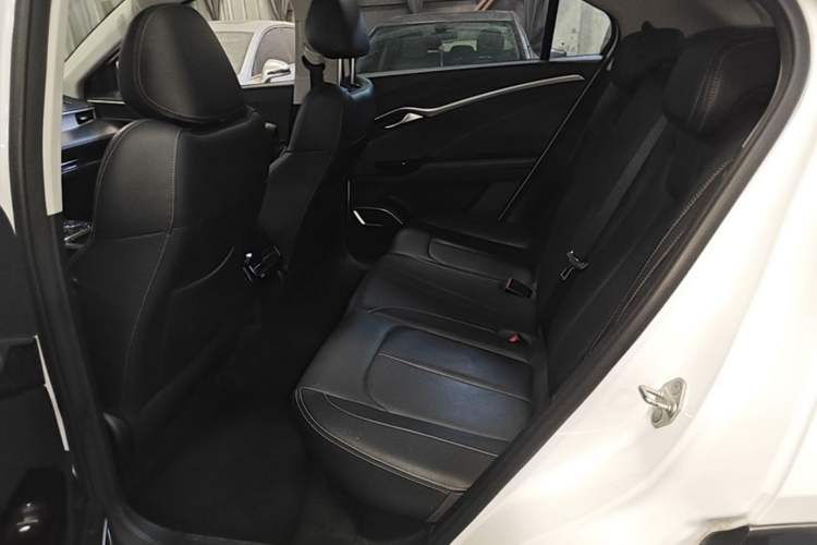 Used NETA U 2023 NETA U-Ⅱ 400 U-SHOW Edition Lithium-Ion Battery Left Rear Seat