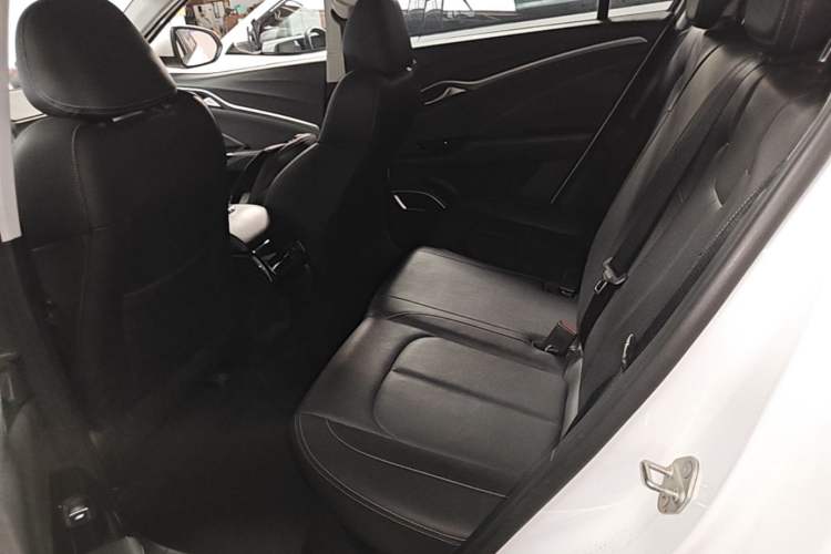 Used NETA U 2023 NETA U-Ⅱ 400 U-SHOW Edition Lithium-Ion Battery Left Rear Seat