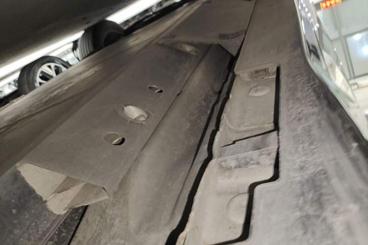 Used NETA U 2023 NETA U-Ⅱ 400 U-SHOW Edition Lithium-Ion Battery Left Side Sill