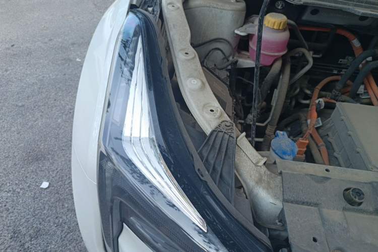 Used NETA U 2023 NETA U-Ⅱ Challenge Edition 500 U Show – Lithium Iron Phosphate Right Front Headlight