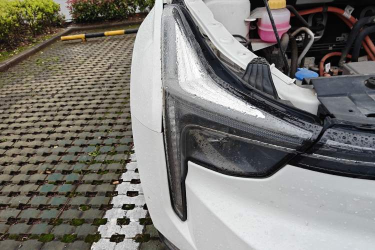 Used NETA U 2023 NETA U-Ⅱ Challenge Edition 500 U Show – Lithium Iron Phosphate Right Front Headlight