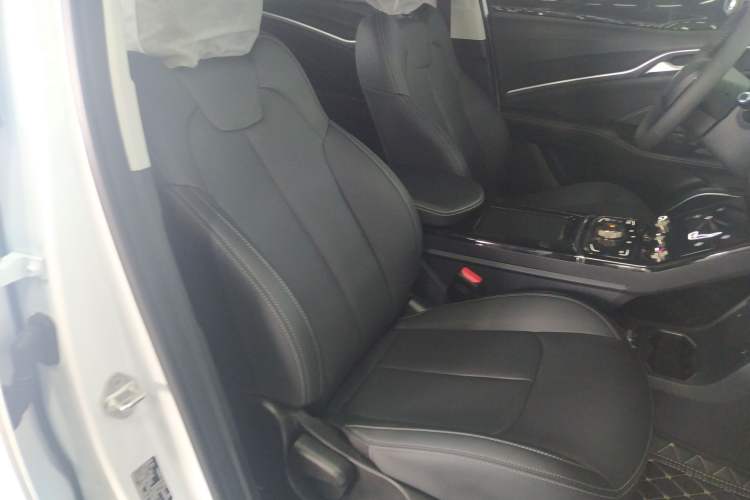 Used NETA U 2023 NETA U-Ⅱ Challenge Edition 500 U Show – Lithium Iron Phosphate Right Front Seat