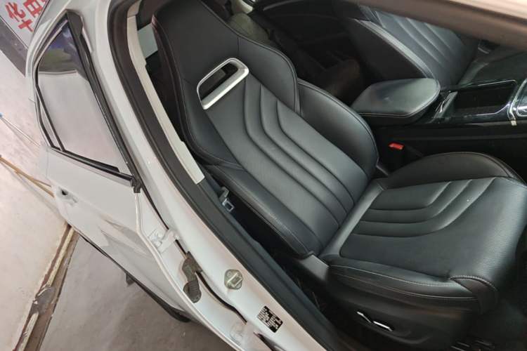 Used NETA U 2023 NETA U-Ⅱ Challenge Edition 400 Lite Ternary Lithium Right Front Seat
