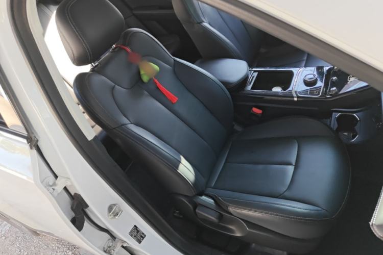 Used NETA U 2023 NETA U-Ⅱ Challenge Edition 400 U Show - Lithium-Ion Battery Right Front Seat