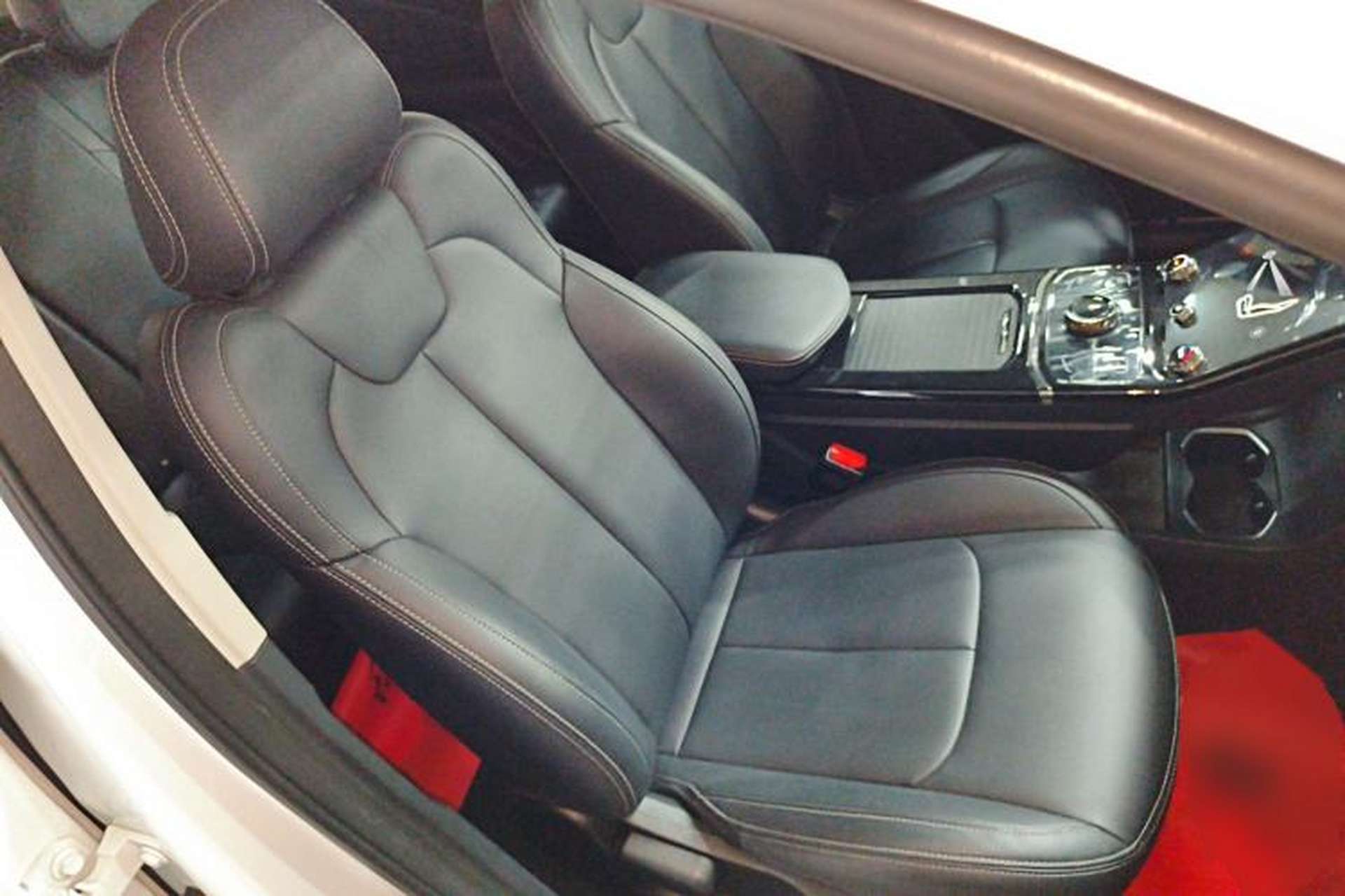 Used NETA U 2023 NETA U-Ⅱ Challenge Edition 400 U Show – Lithium Iron Phosphate Right Front Seat