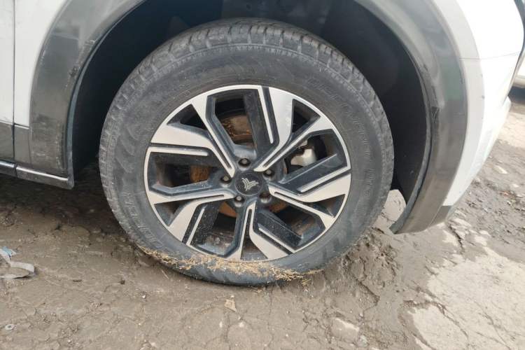Used NETA U 2023 NETA U-Ⅱ 400 U Show Edition – Lithium Iron Phosphate Right Front Wheel Hub