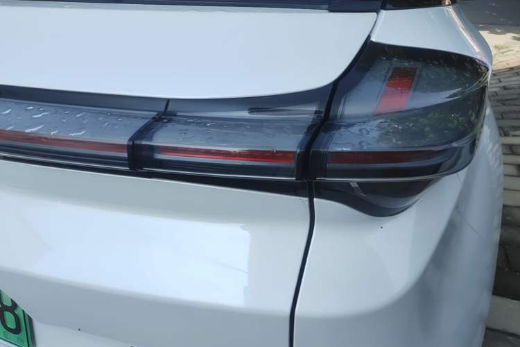 Used NETA U 2023 NETA U-Ⅱ Challenge Edition 500 U Show – Lithium Iron Phosphate Right Rear Taillight