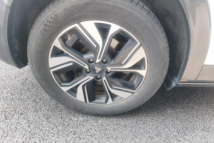 Used NETA U 2023 Neta U-Ⅱ 500 U Show Edition – Lithium Iron Phosphate Right Rear Wheel Hub