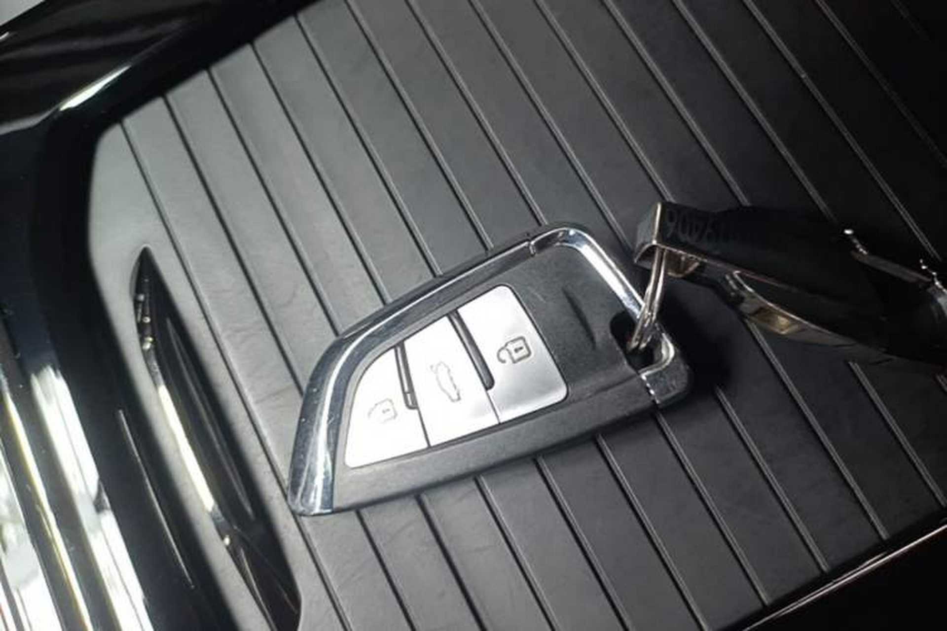 Used NETA U 2023 NETA U-Ⅱ 400 U Show Edition – Lithium Iron Phosphate Vehicle Key