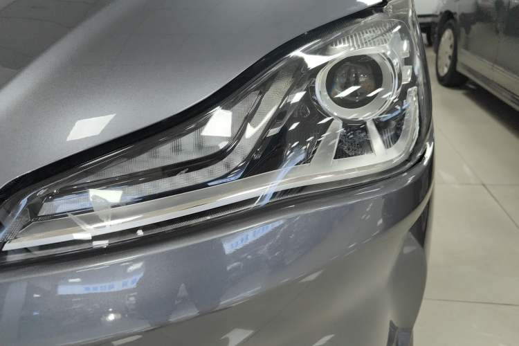 Used NETA V 2022 Chao 400 Lite Left Front Headlight