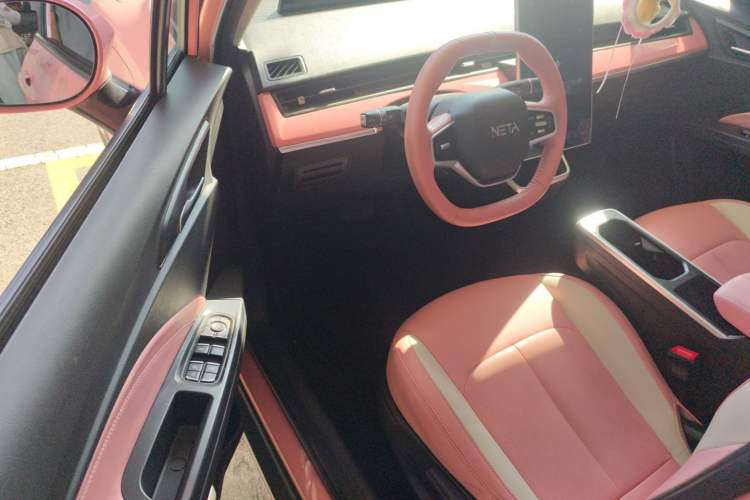 Used NETA V 2022 Chao 400 Lite Pink Custom Edition Interior 3