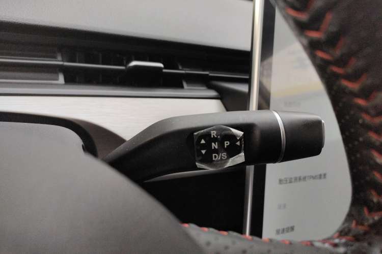 Used NETA V 2021 Long-Range Entertainment Edition Upgrade Model Gear Lever