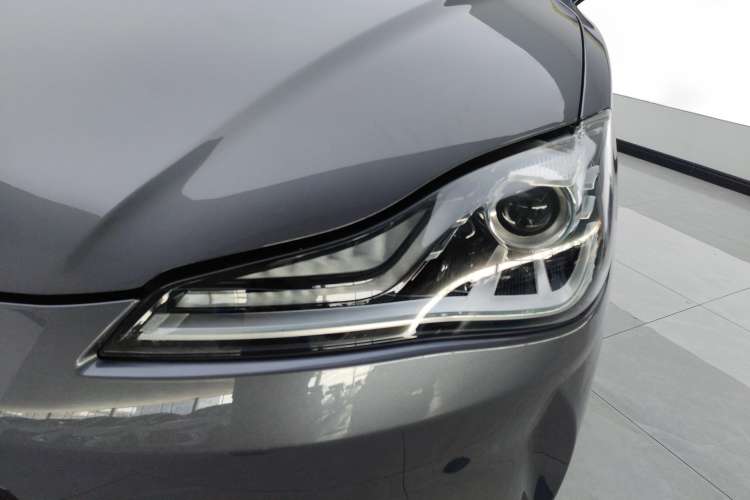 Used NETA V 2021 Long-Range Entertainment Edition Upgrade Model Left Front Headlight