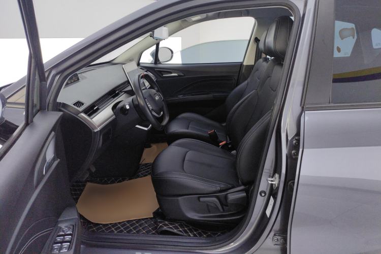 Used NETA V 2021 Long-Range Entertainment Edition Upgrade Model Left Front Seat