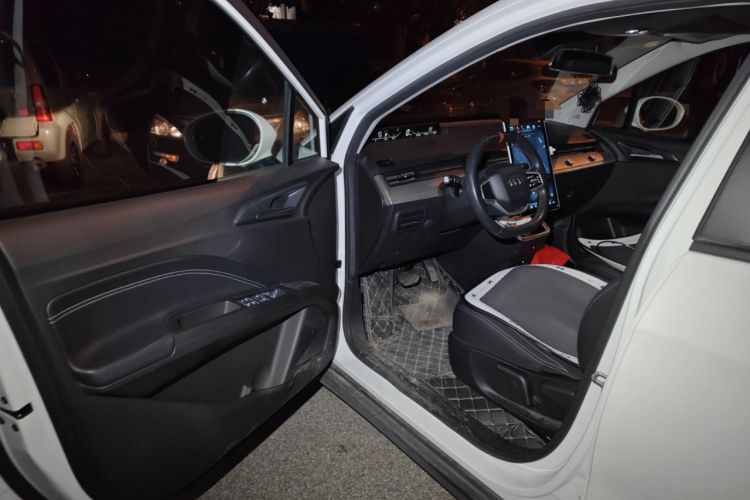Used NETA V 2021 Standard Range Entertainment Version – Upgraded Model Driver Seat