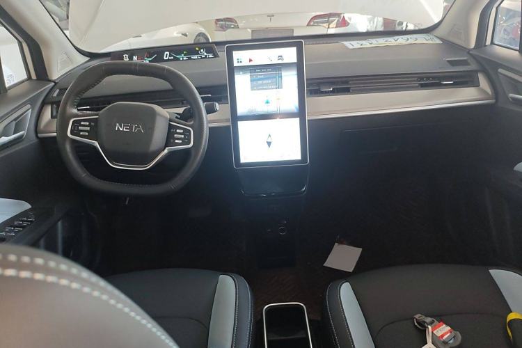 Used NETA V 2021 Long-Range Entertainment Edition Interior 2