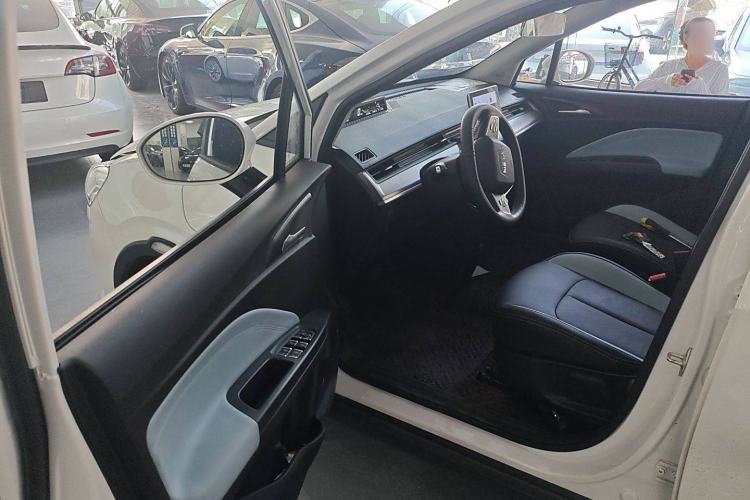 Used NETA V 2021 Long-Range Entertainment Edition Interior 3