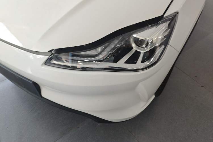 Used NETA V 2021 Long-Range Entertainment Edition Left Front Headlight