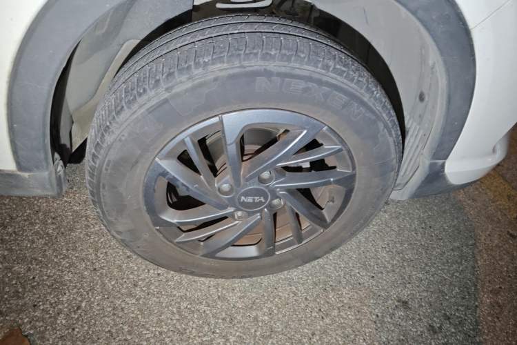 Used NETA V 2021 Standard Range Entertainment Version – Upgraded Model Right Front Wheel Hub