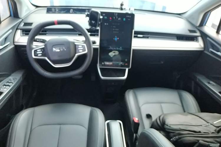 Used NETA V 2021 Standard Range Entertainment Version – Upgraded Model Center Console
