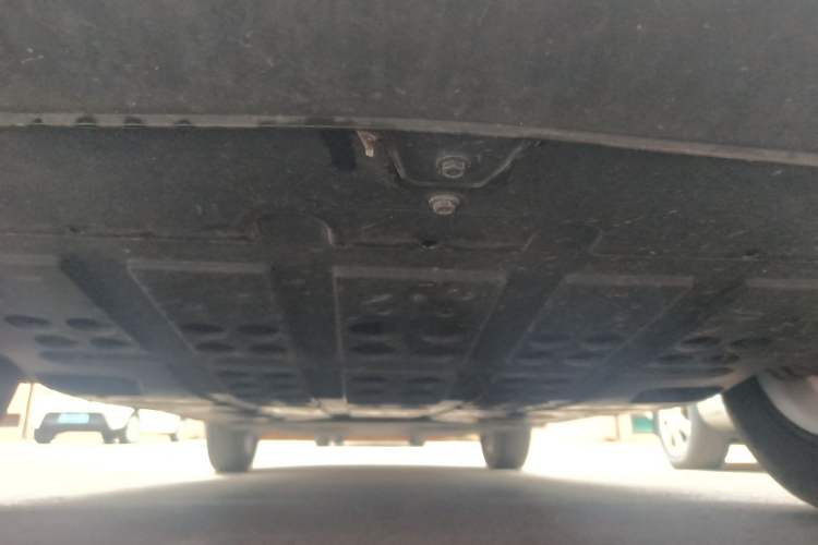 Used NETA V 2021 Long-Range Entertainment Edition Upgrade Model Chassis Front