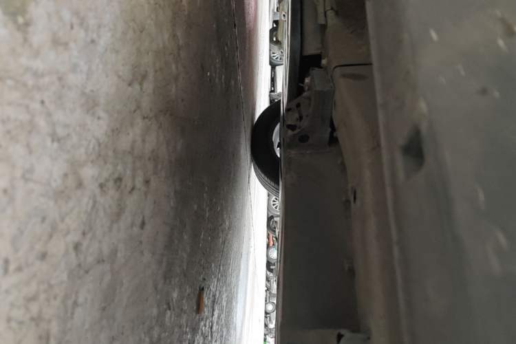 Used NETA V 2021 Long-Range Entertainment Edition Upgrade Model Chassis Front Left