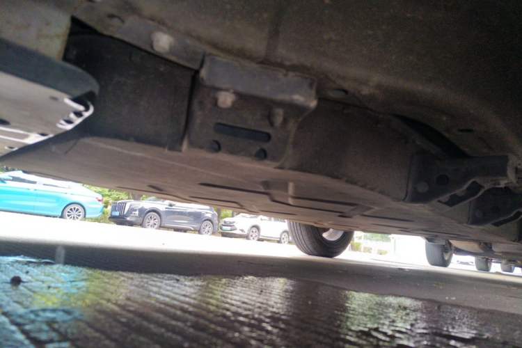 Used NETA V 2021 Long-Range Entertainment Edition Upgrade Model Chassis Front Left