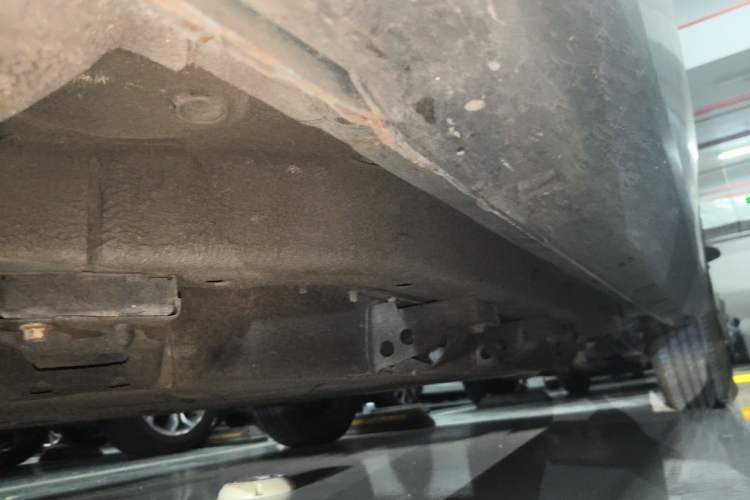 Used NETA V 2021 Long-Range Entertainment Edition Upgrade Model Chassis Front Left