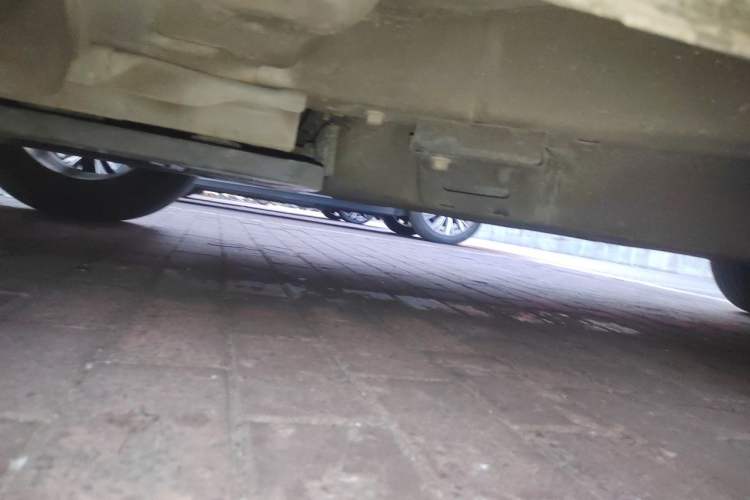 Used NETA V 2021 Long-Range Entertainment Edition Upgrade Model Chassis Front Left