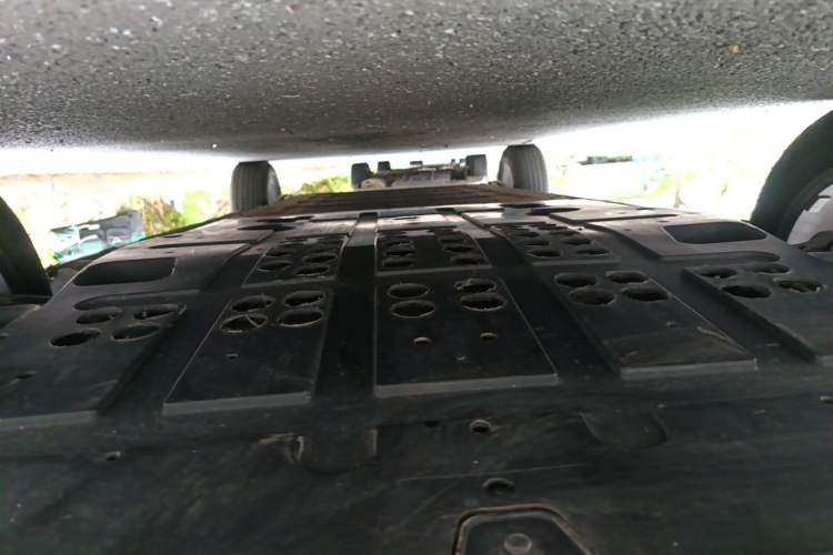 Used NETA V 2021 Standard Range Entertainment Edition Chassis Front