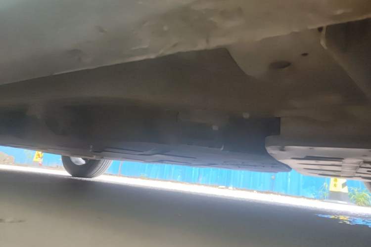 Used NETA V 2021 Long-Range Entertainment Edition Upgrade Model Chassis Front Right
