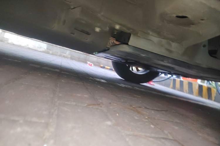 Used NETA V 2021 Long-Range Entertainment Edition Upgrade Model Chassis Front Right