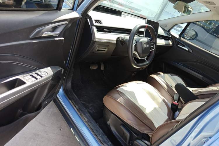 Used NETA V 2021 Standard Range Entertainment Version – Upgraded Model Driver Seat