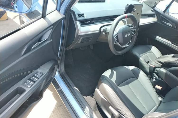 Used NETA V 2021 Standard Range Entertainment Version – Upgraded Model Driver Seat