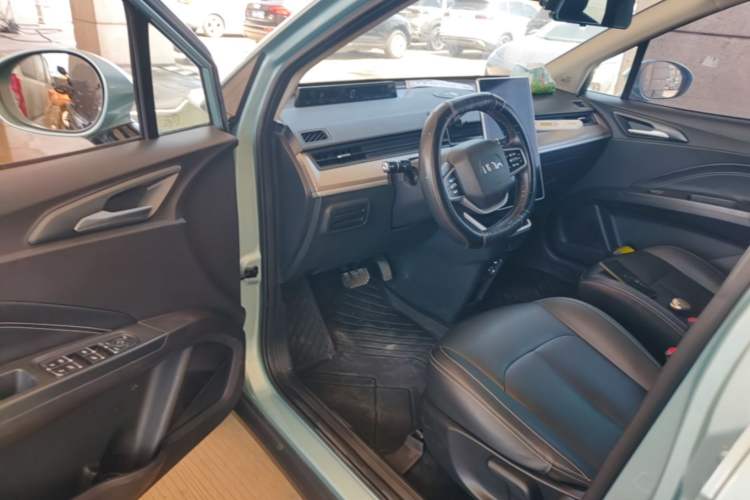 Used NETA V 2021 Long-Range Entertainment Edition Upgrade Model Driver Seat