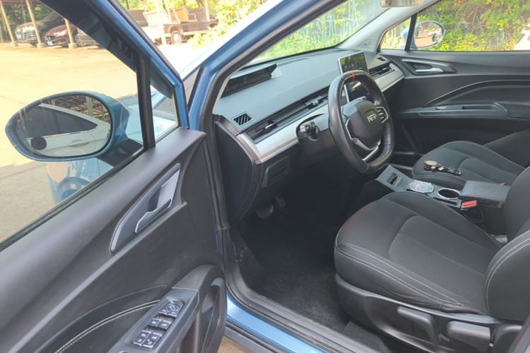 Used NETA V 2021 Standard Range Entertainment Version – Upgraded Model Driver Seat