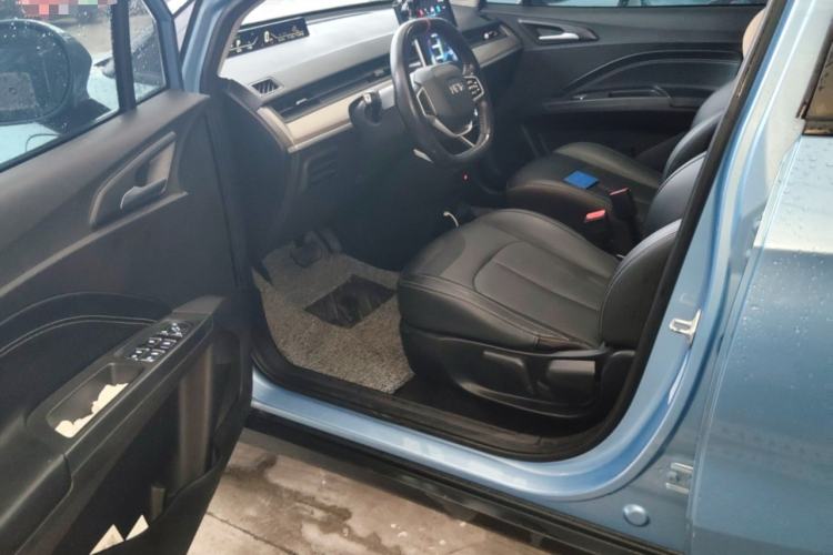Used NETA V 2021 Standard Range Entertainment Version – Upgraded Model Driver Seat