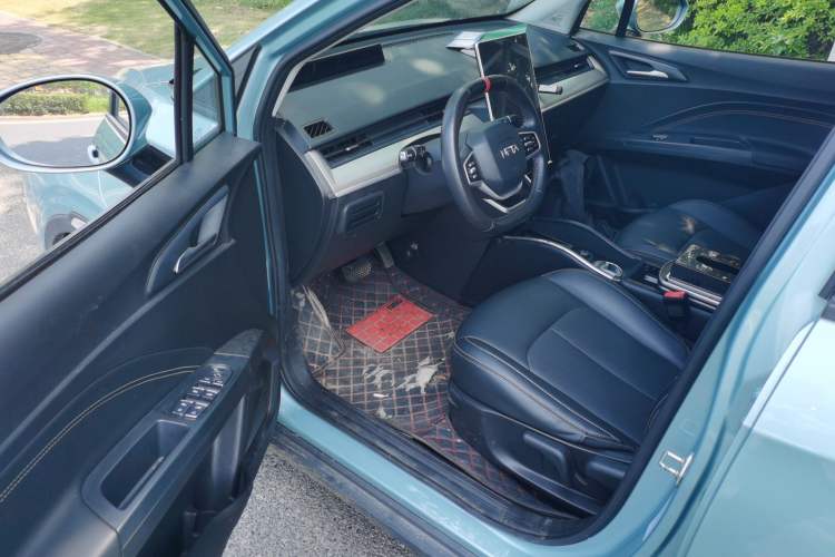 Used NETA V 2021 Long-Range Entertainment Edition Upgrade Model Driver Seat