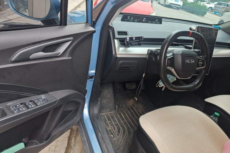 Used NETA V 2021 Standard Range Entertainment Version – Upgraded Model Driver Seat