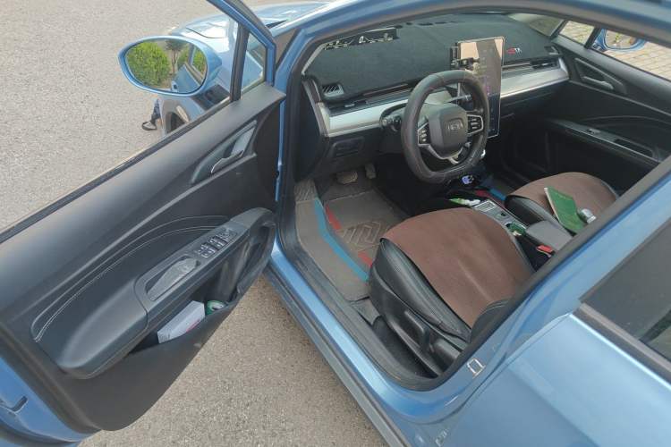 Used NETA V 2021 Long-Range Entertainment Edition Upgrade Model Driver Seat