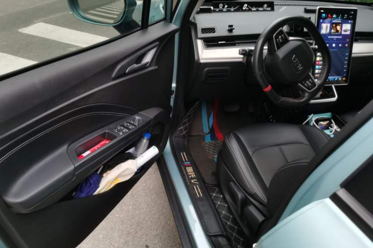 Used NETA V 2021 Long-Range Entertainment Edition Upgrade Model Driver Seat