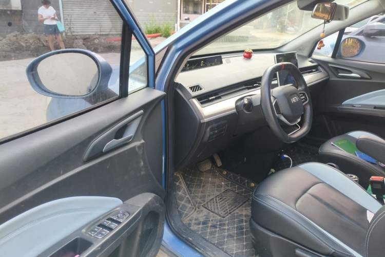 Used NETA V 2021 Standard Range Entertainment Version – Upgraded Model Driver Seat