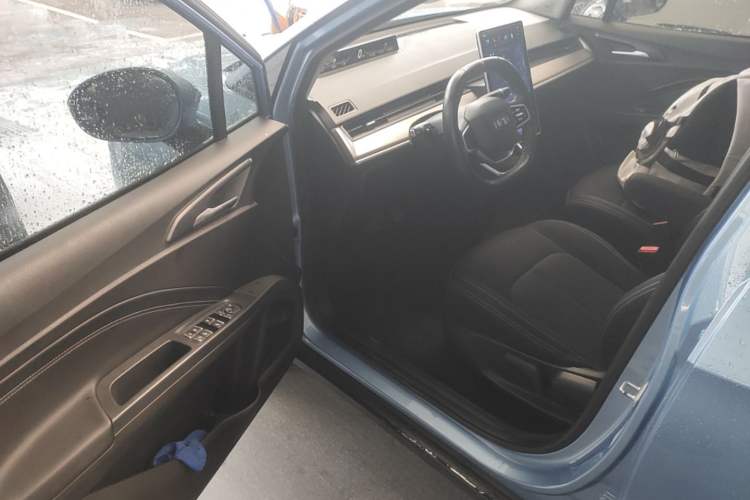 Used NETA V 2021 Standard Range Entertainment Version – Upgraded Model Driver Seat