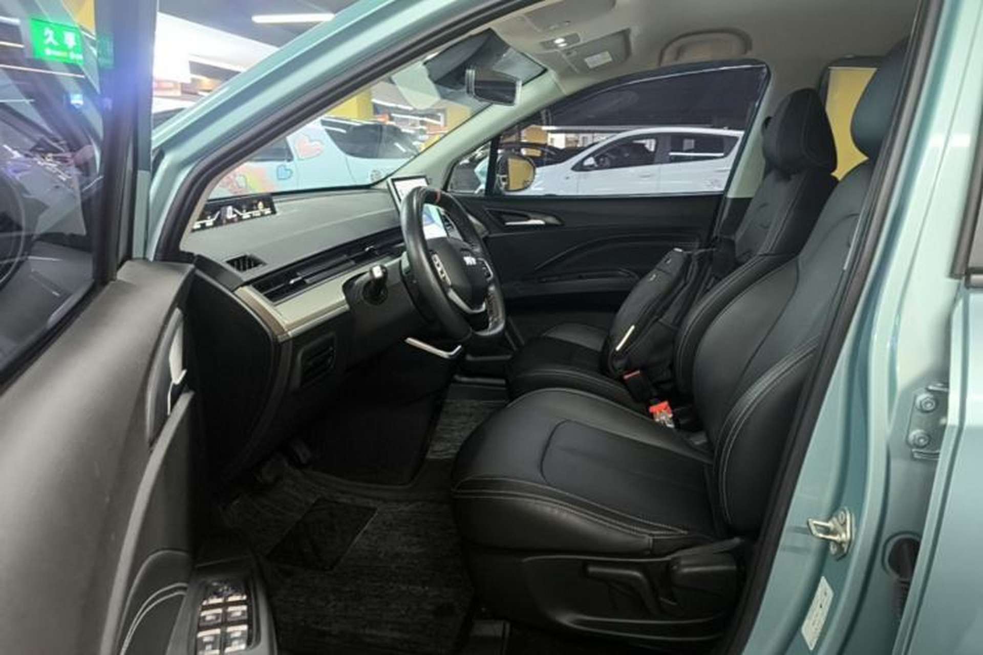Used NETA V 2021 Long-Range Entertainment Edition Upgrade Model Driver Seat