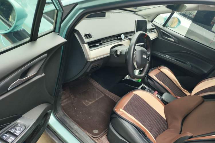 Used NETA V 2021 Long-Range Entertainment Edition Upgrade Model Driver Seat